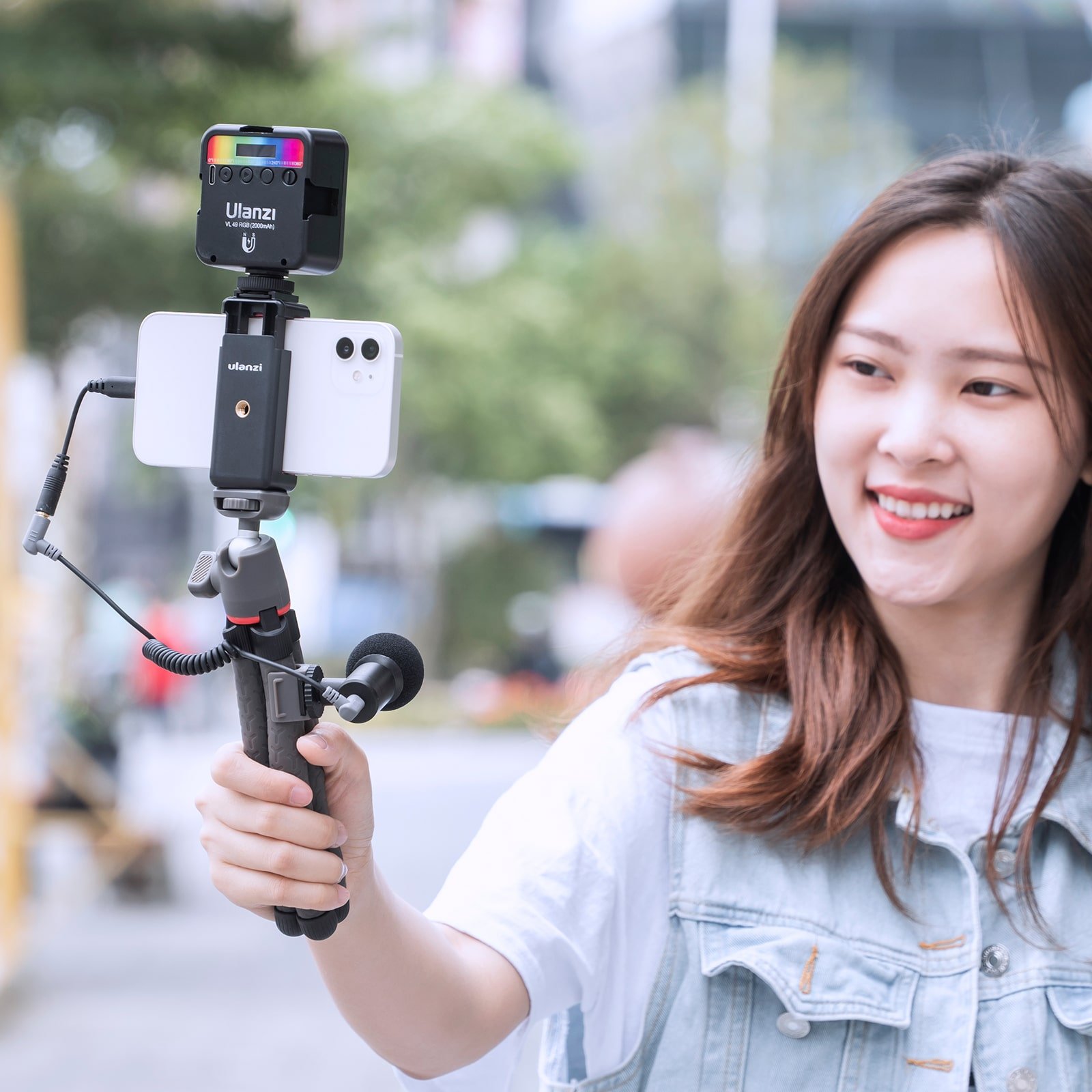 phone-tripods-for-vlogging